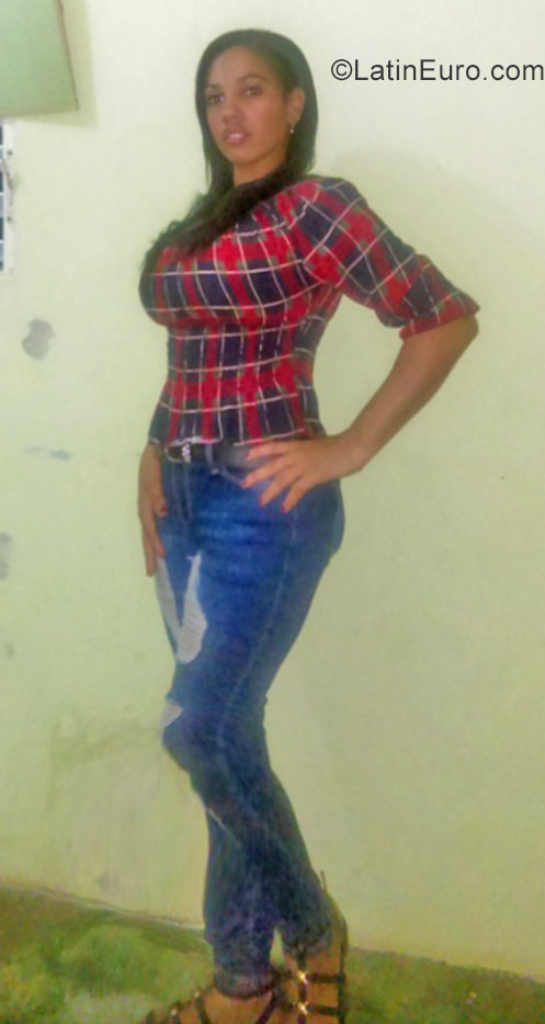 Date this passionate Dominican Republic girl Esme from Higuey DO31835