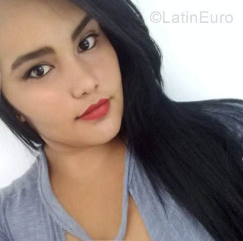 Date this georgeous Colombia girl Mayerlin from Cali CO23555