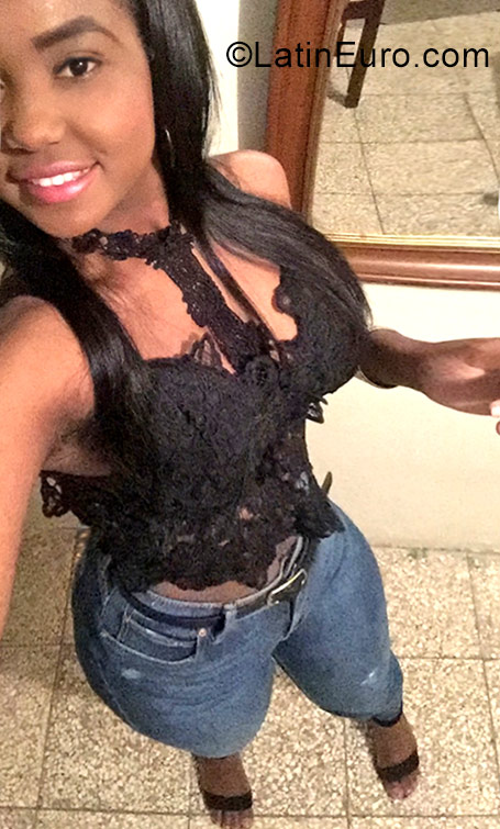 Date this passionate Dominican Republic girl Manuela from Santo Domingo DO31897