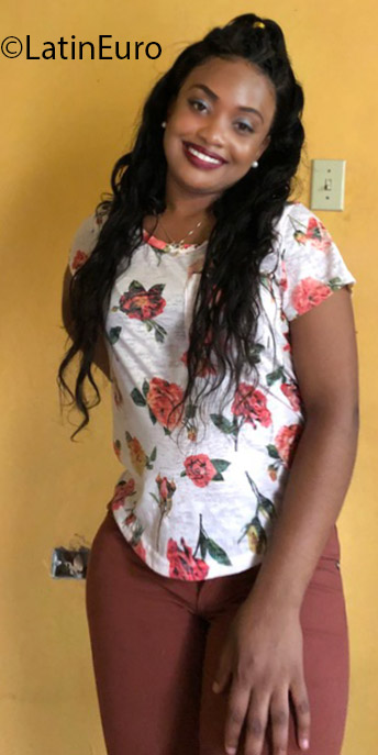 Date this good-looking Jamaica girl Fell from Lucea JM2565