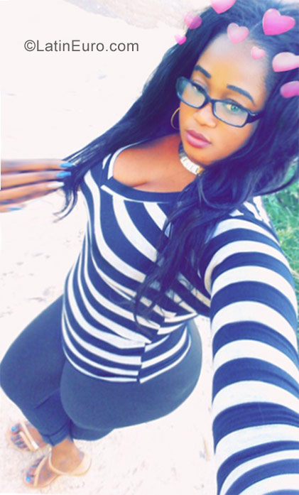 Date this happy Jamaica girl Jade from Kingston JM2569