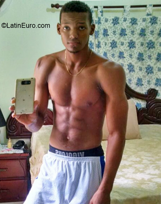 Date this exotic Dominican Republic man Jore from Santo Domingo DO36772