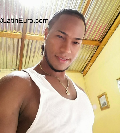 Date this cute Dominican Republic man Victor from Santo Domingo DO38059