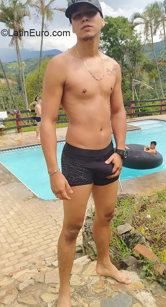 Date this gorgeous Colombia man Giorge from Medellin CO27608
