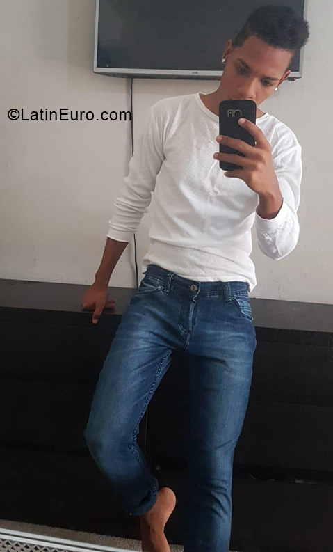 Date this lovely Dominican Republic man Jean from Santo Domingo DO38675