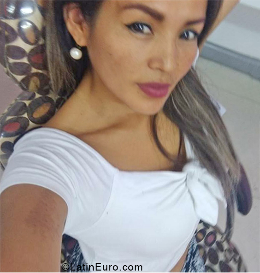 Date this georgeous Peru girl Navidad from Lima PE1653