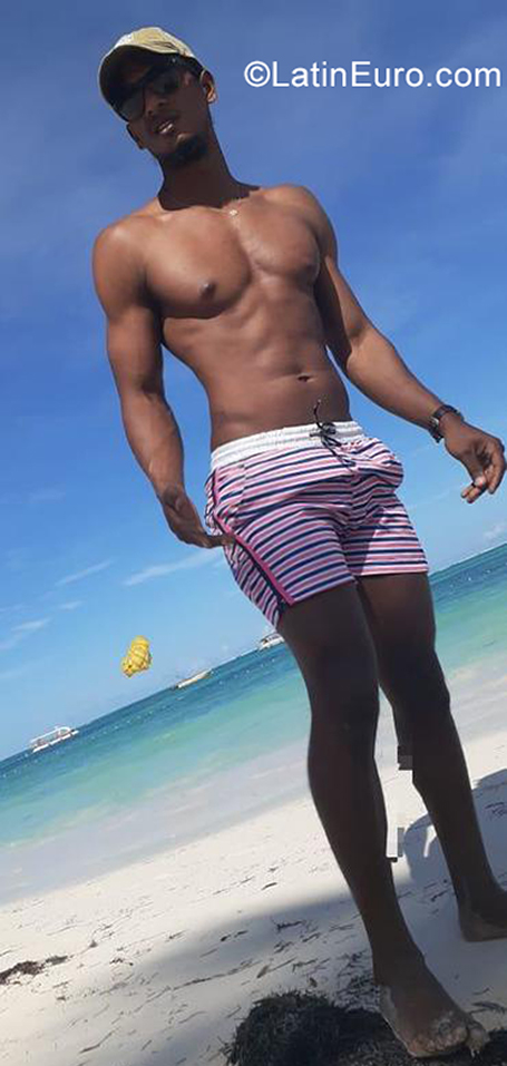 Date this passionate Dominican Republic man Bruno from Veron DO39217