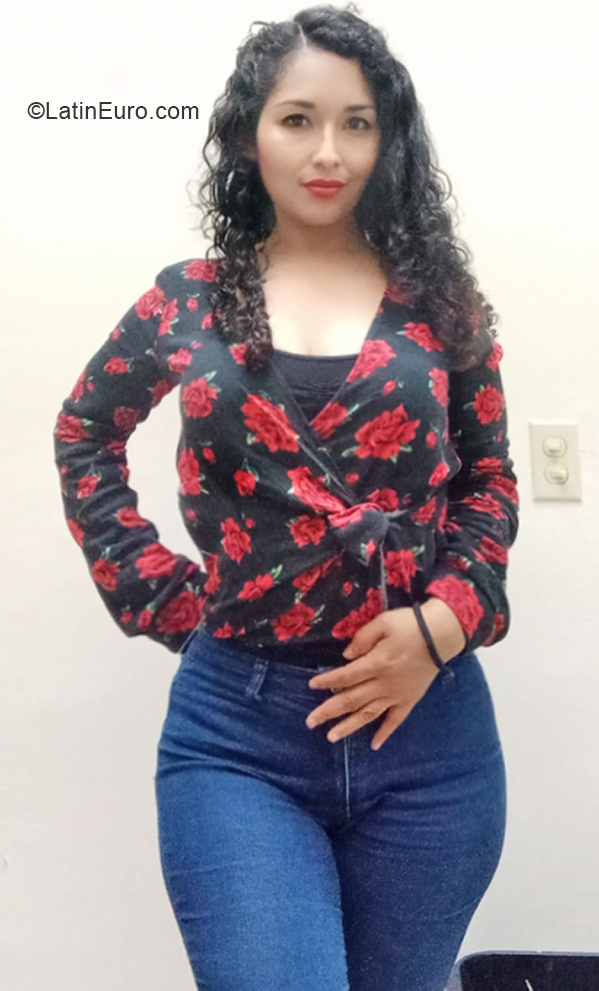 Date this charming Mexico girl Aengi from Monclova MX2406