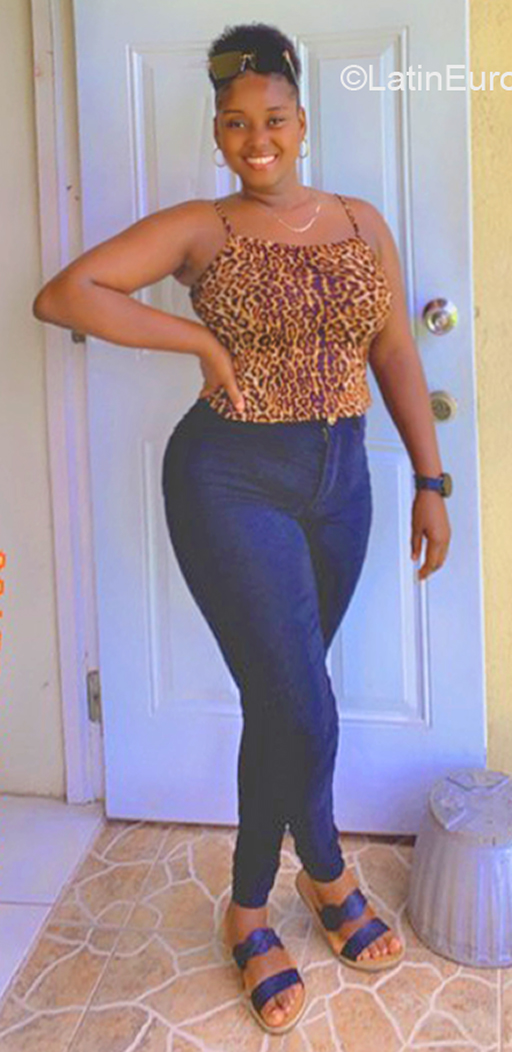 Date this good-looking Jamaica girl Danna from Kingston JM2735