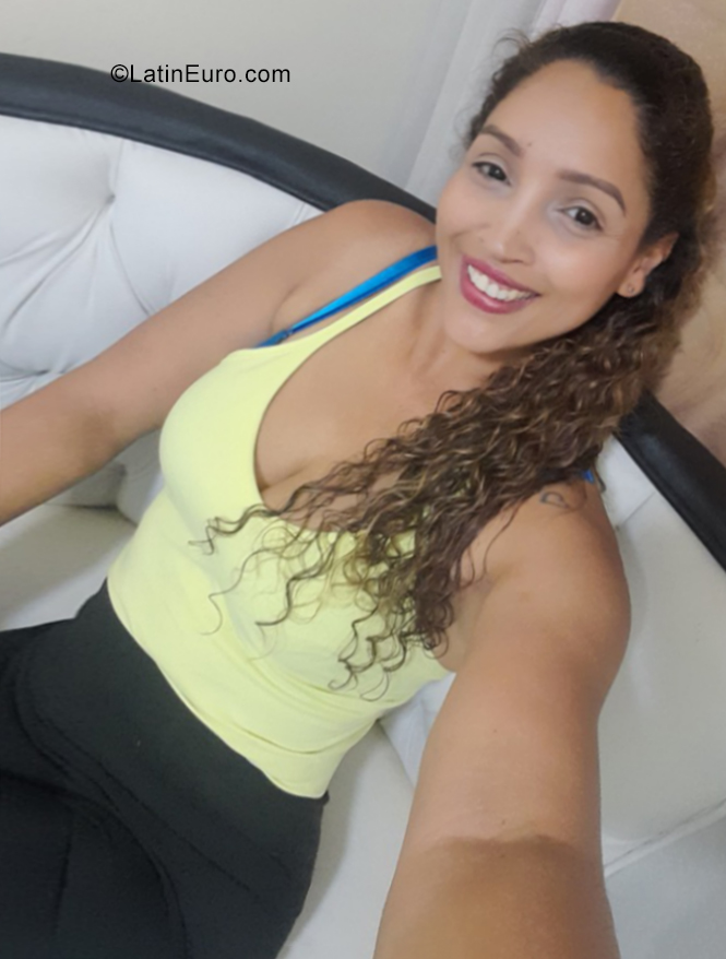 Date this happy Colombia girl Maribel from Medellin CO31695