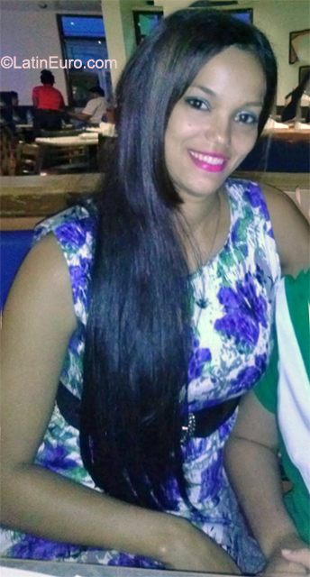 Date this nice looking Dominican Republic girl Rose from Santo Domingo DO40856