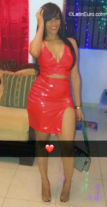 Date this foxy Dominican Republic girl Yeslin from Santo Domingo DO40931