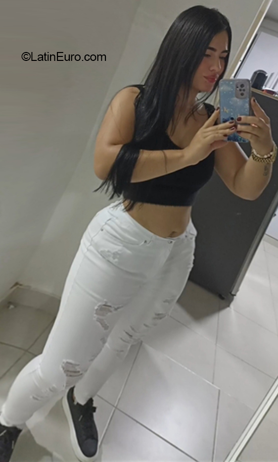 Date this hot Colombia girl Daniela from Cali CO31937