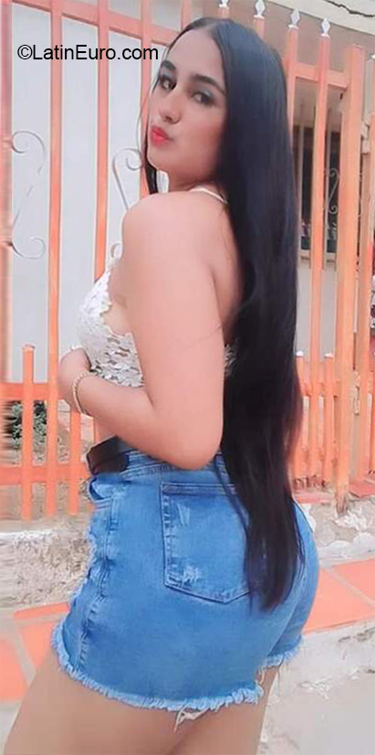 Date this stunning Colombia girl Yenicza from Medellin CO32068