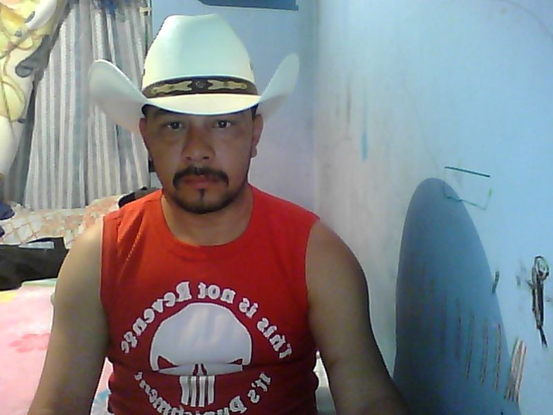 Date this foxy Mexico man FRANCISCO from Coahuila MX995