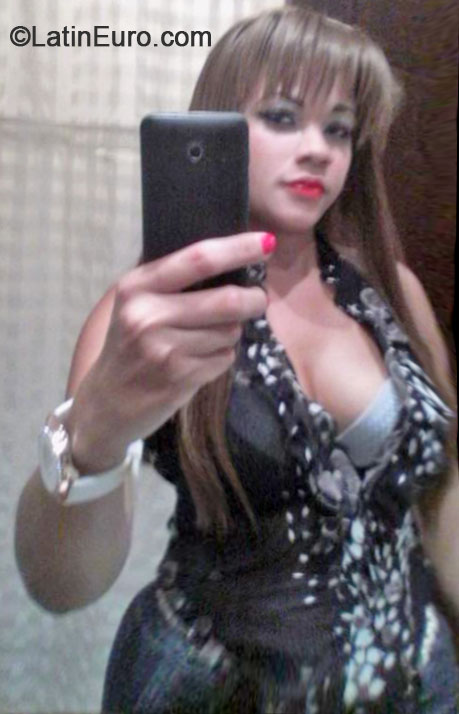 Date this voluptuous Dominican Republic girl Emilcy from Santo Domingo DO40775