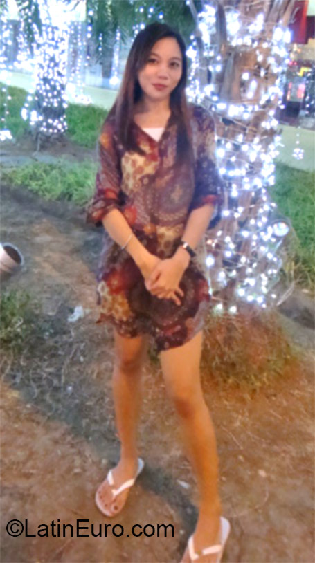 Date this good-looking Philippines girl Vanessa from Manila PH841