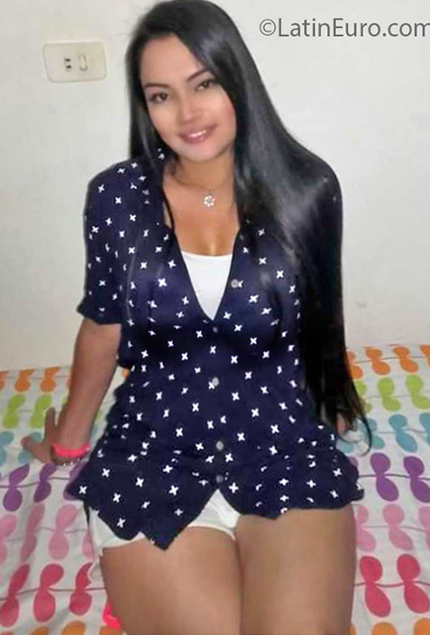 Date this passionate United States girl Johana from Florida CO30297