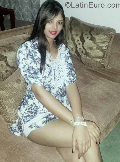 Date this lovely Dominican Republic girl Airiam from Santiago DO28401