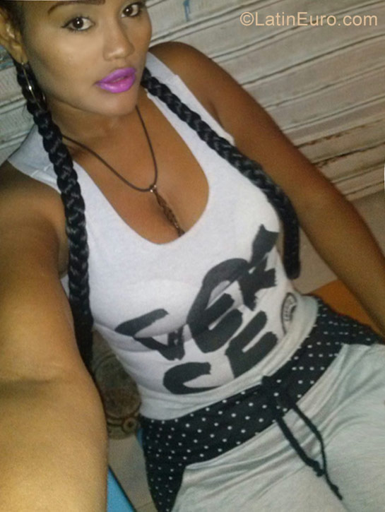 Date this gorgeous Colombia girl Yeisi from Cartagena CO21256