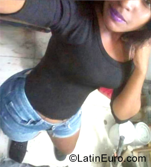 Date this good-looking Dominican Republic girl Mariel from Santo Domingo DO29167