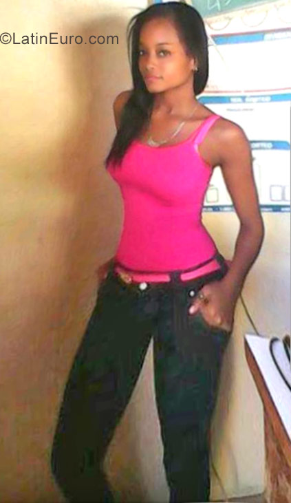 Date this nice looking Dominican Republic girl Yaddy from San Cristobal DO29381