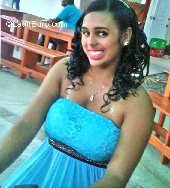 Date this pretty Dominican Republic girl Esmarlin from Mao DO29417