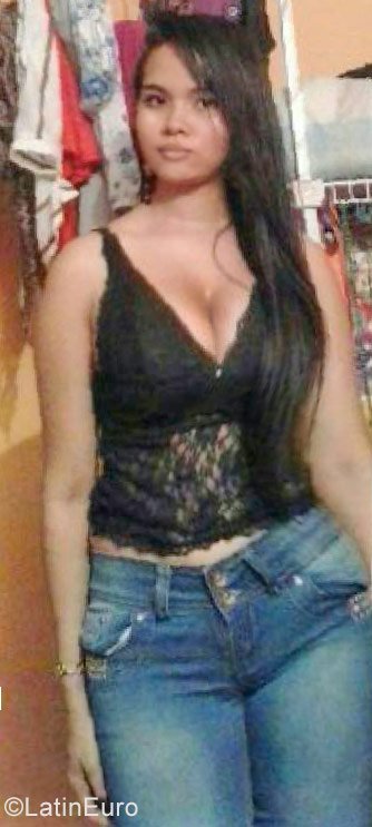 Date this georgeous Colombia girl Andrea from Barranquilla CO21901