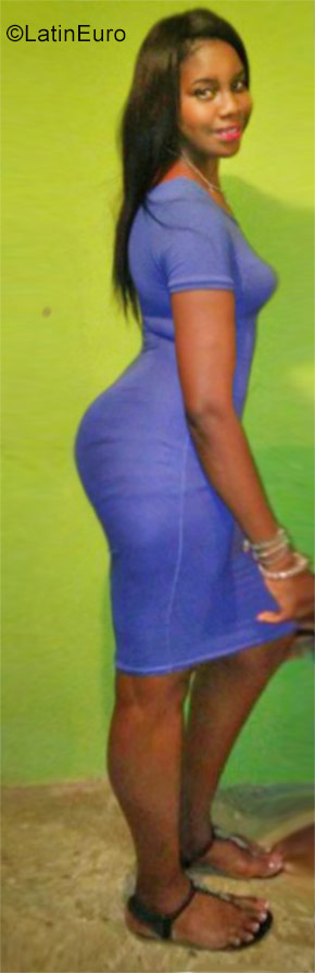 Date this charming Dominican Republic girl Emylce from Santo Domingo DO29587