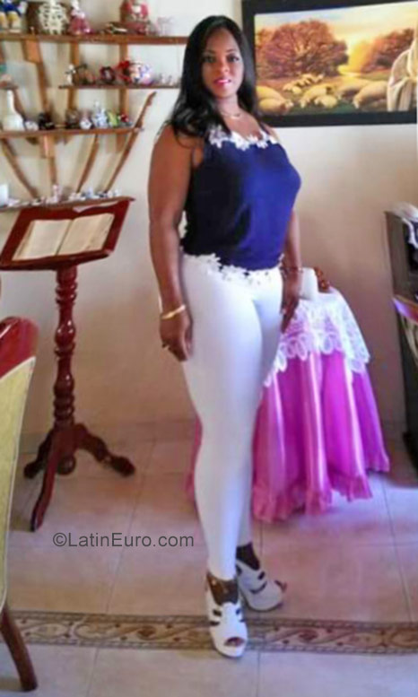 Date this attractive United States girl RUBY from NORTH LAUDERDALE US20674