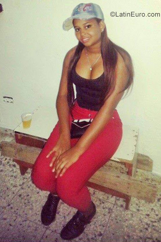 Date this nice looking Dominican Republic girl Yamilka from Santo Domingo DO29786