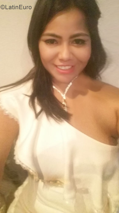 Date this beautiful Colombia girl Margarita from Barranquilla CO22105