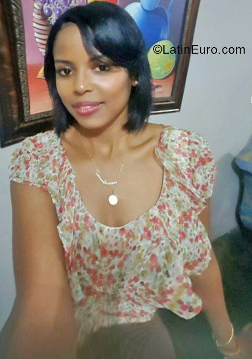 Date this georgeous Dominican Republic girl Daysha from Santo Domingo DO30042