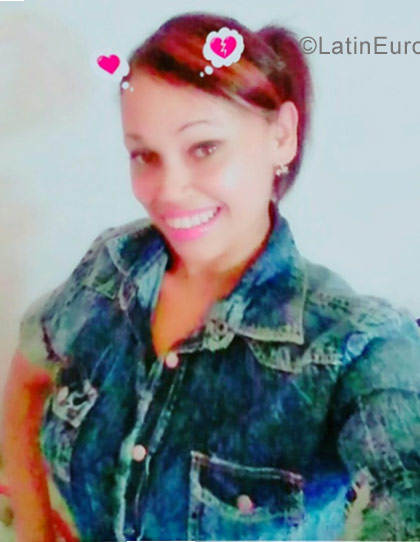 Date this cute Dominican Republic girl Evelin from Santiago DO30076