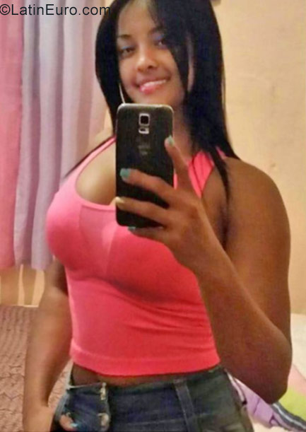 Date this hot Dominican Republic girl Yaneri from Santiago De Los Caballeros DO30112