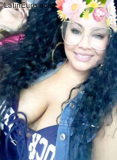 Date this lovely Dominican Republic girl Lessly from Santo Domingo DO30140