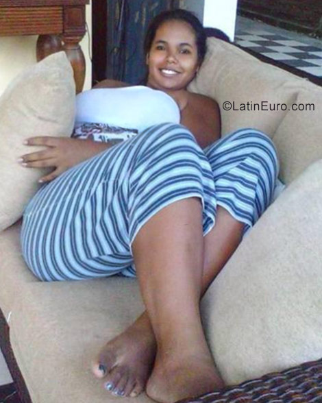 Date this foxy Venezuela girl Paola from Caracas VE928