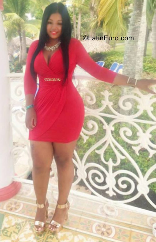 Date this tall Dominican Republic girl Pretty from Santiago DO30320