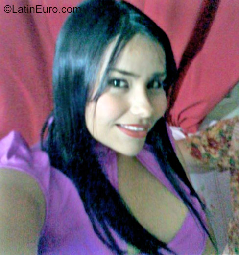 Date this pretty Venezuela girl Karol from Maracaibo VE955
