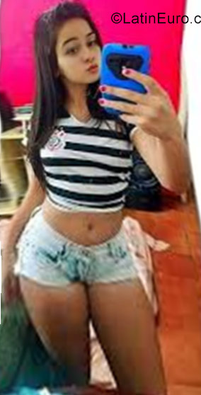 Date this cute Brazil girl Bruna from Salvador BR10304