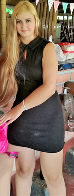 Date this good-looking Colombia girl Jessica from Manizales CO22407