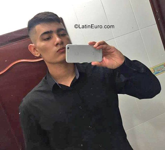 Date this young Venezuela man Rey from Valencia VE974