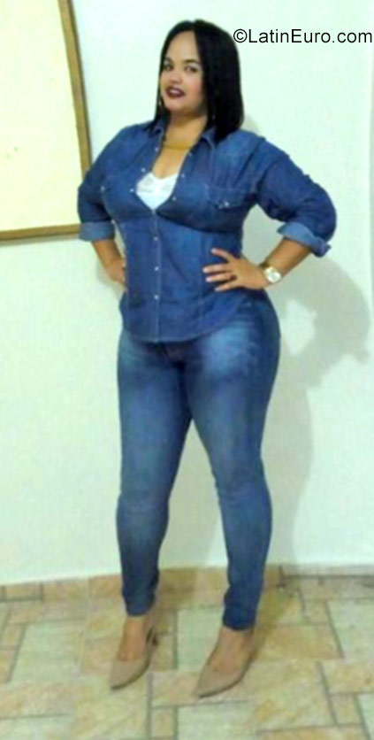 Date this hard body Dominican Republic girl Daydi from Santo Domingo DO30409