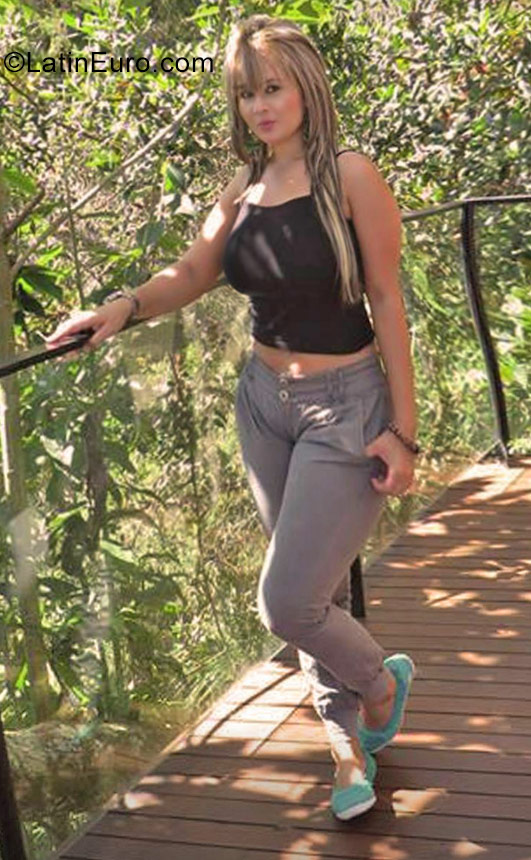 Date this good-looking Colombia girl Marcela from Medellin CO22513