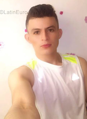 Date this gorgeous Colombia man Manuel from Medellin CO22582