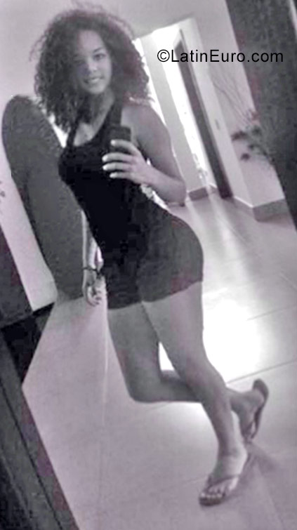 Date this happy Dominican Republic girl Ana - divina from Santo Domingo DO30566