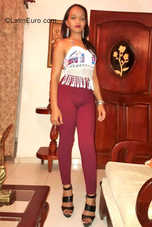 Date this foxy Dominican Republic girl Eliza from Higuey DO30578