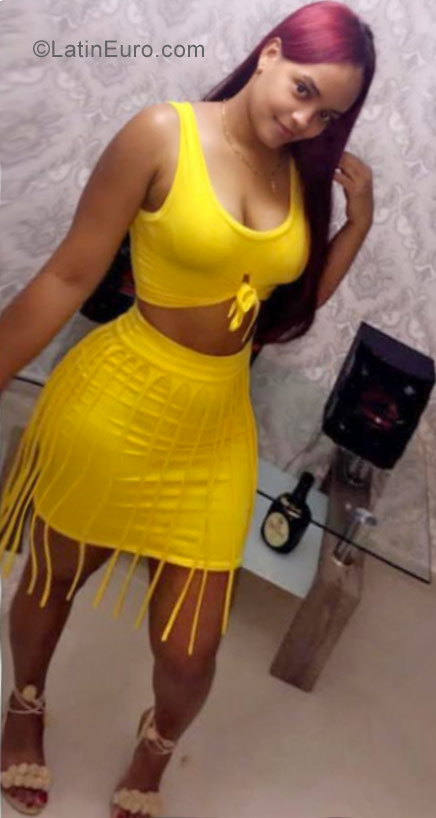 Date this pretty Dominican Republic girl Leslie from Santo Domingo DO30590