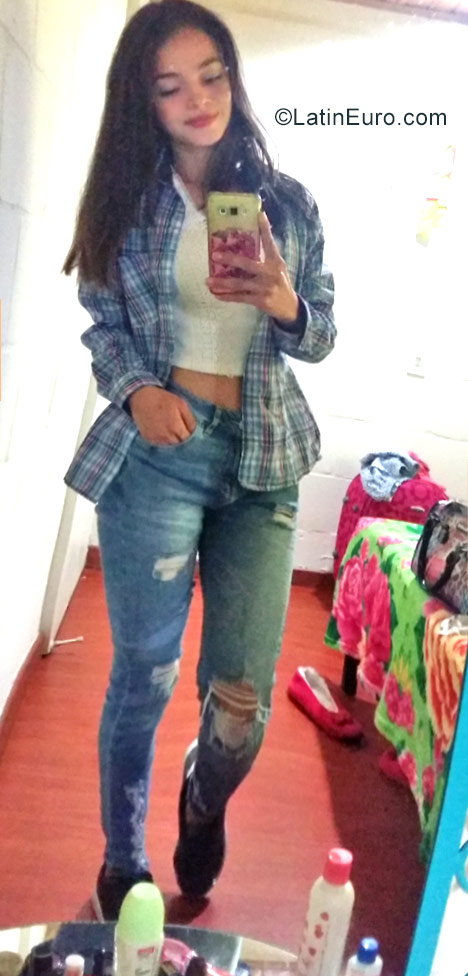 Date this tall Colombia girl Catalina from Bogota CO22642