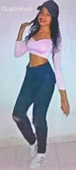 Date this happy Colombia girl Val from valledupar CO22672